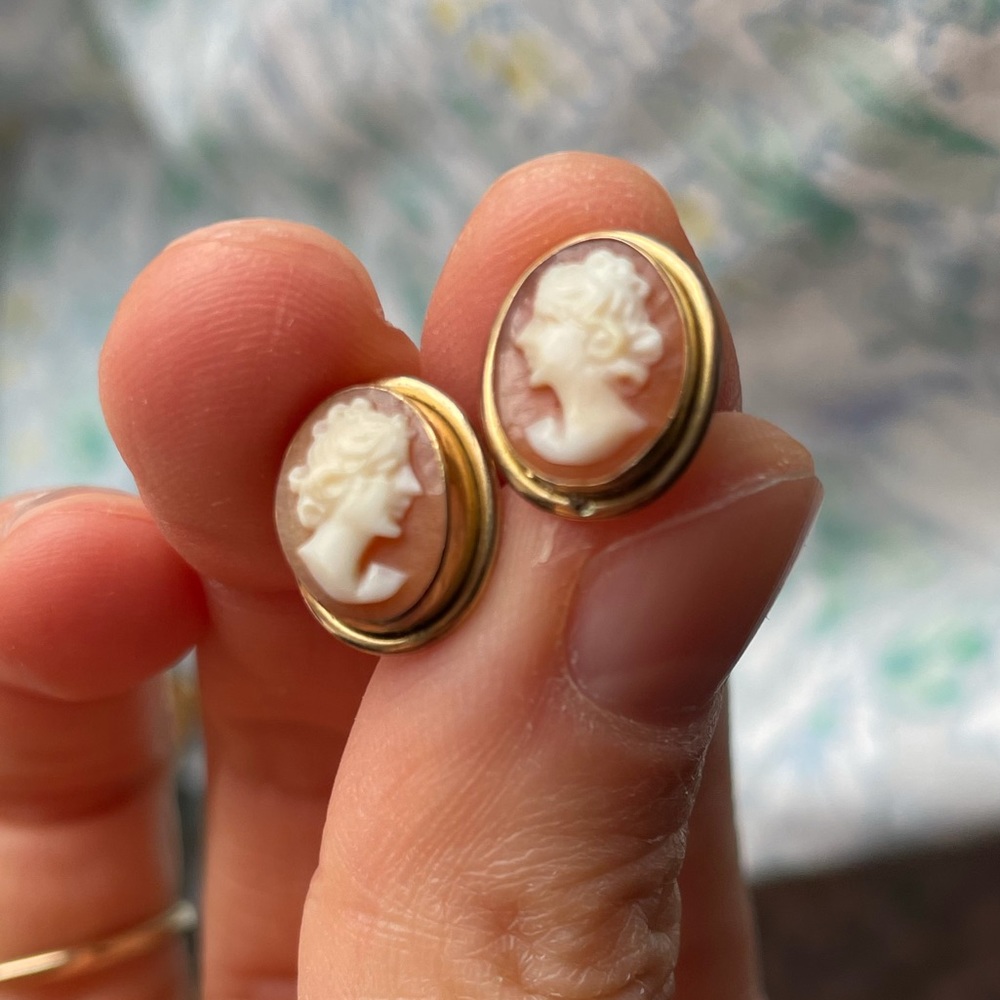 Vintage Cameo Earrings Set in 14k Yellow Gold